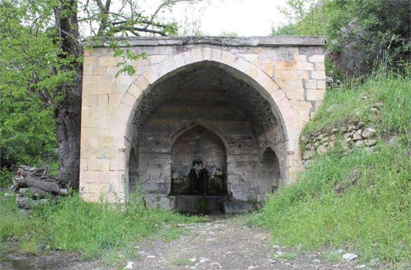 Tarihi çeşme